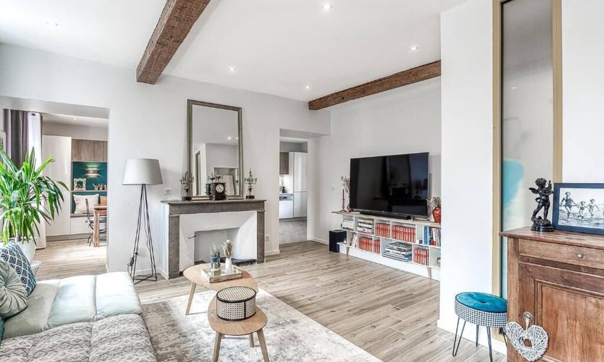 Trevoux Apartment | La demeure de Gab
