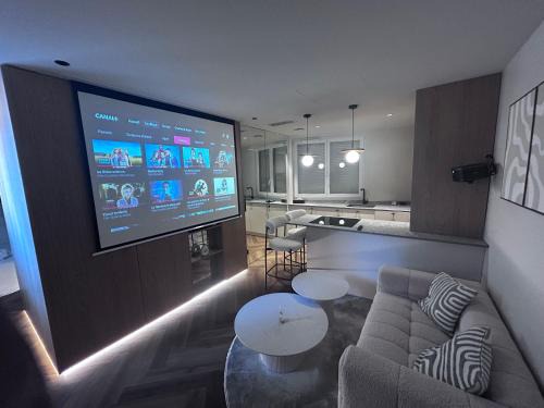 La Demi - Lune Apartment | La Demi Lune