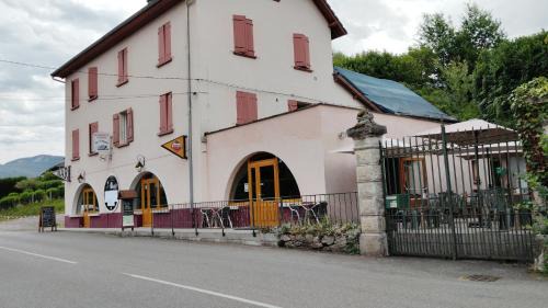 Lepin-le-Lac Bed & Breakfast | La Diligence