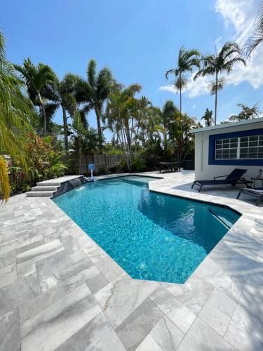 Poinsettia Heights Apartment | La Dolce Villa