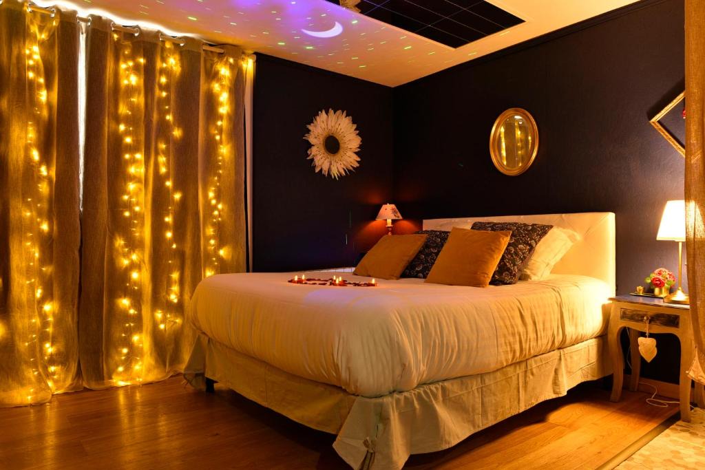 Nancy City Centre Apartment | La Duchesse - Loveroom Moonlove Place Stanislas