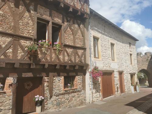 Villerest Bed & Breakfast | LA FEE VIVIANE
