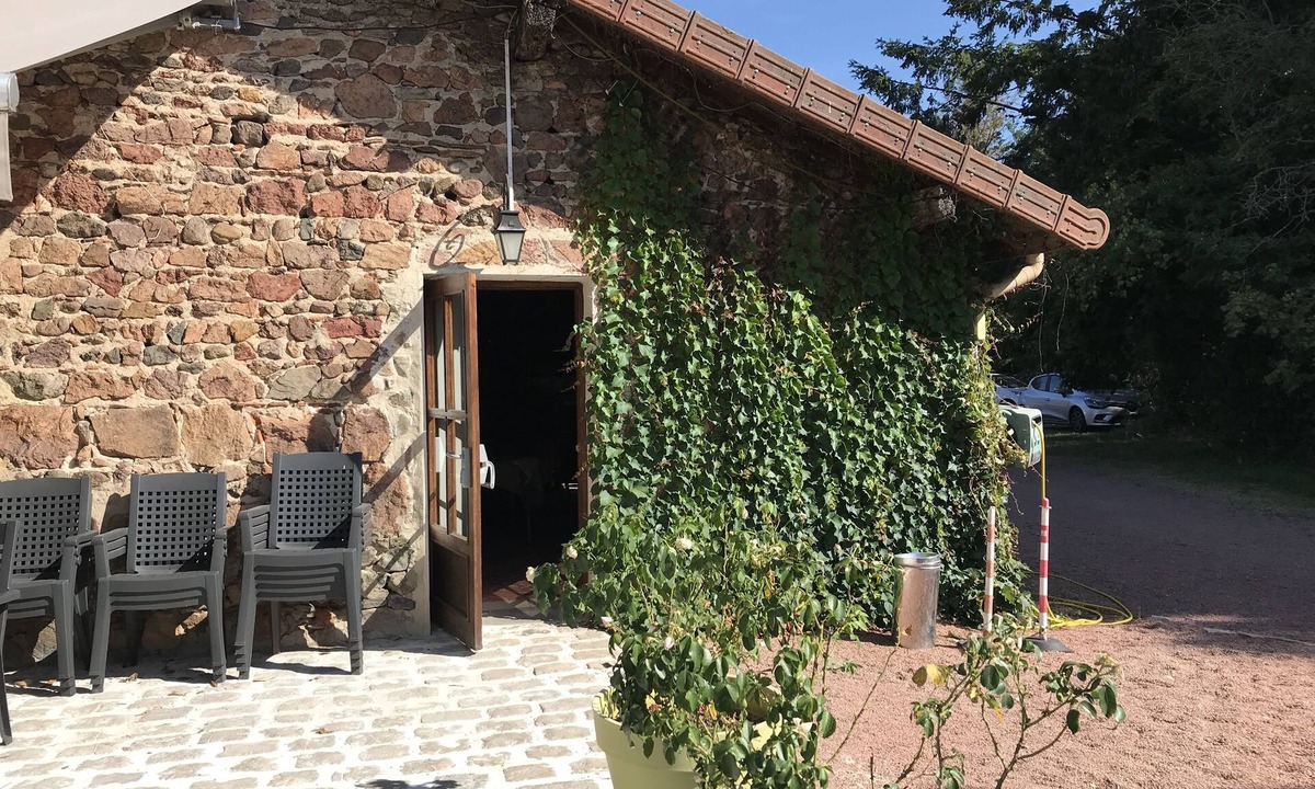 Commelle-Vernay House | La Ferme aux Biches