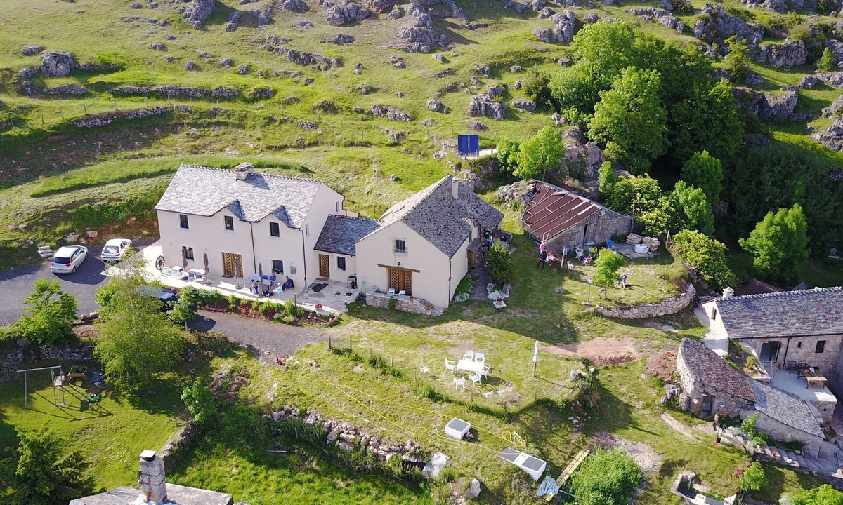 Fraissinet-de-Fourques House | La Ferme de l'Hom