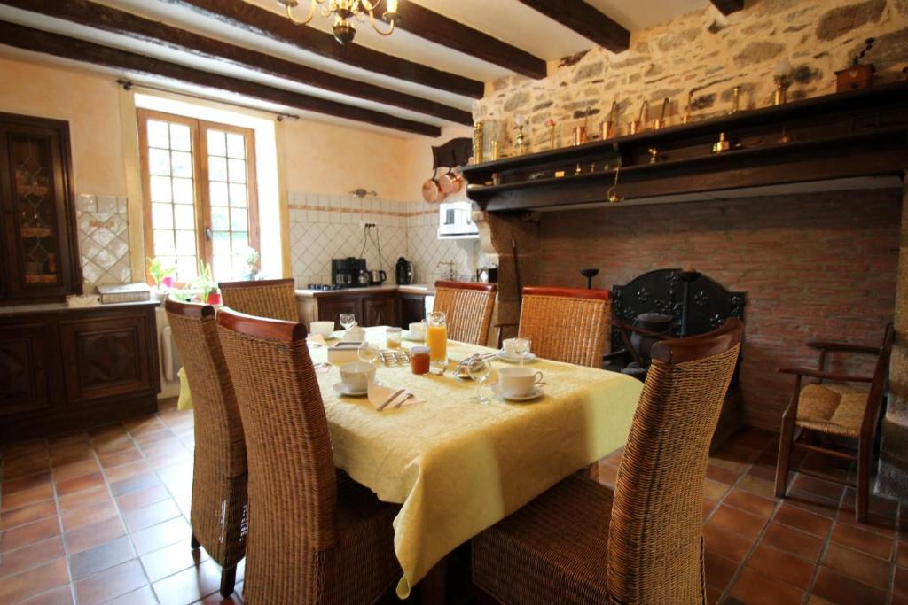 Saint-Vitte-sur-Briance Bed & Breakfast | La ferme de lapeyrousse