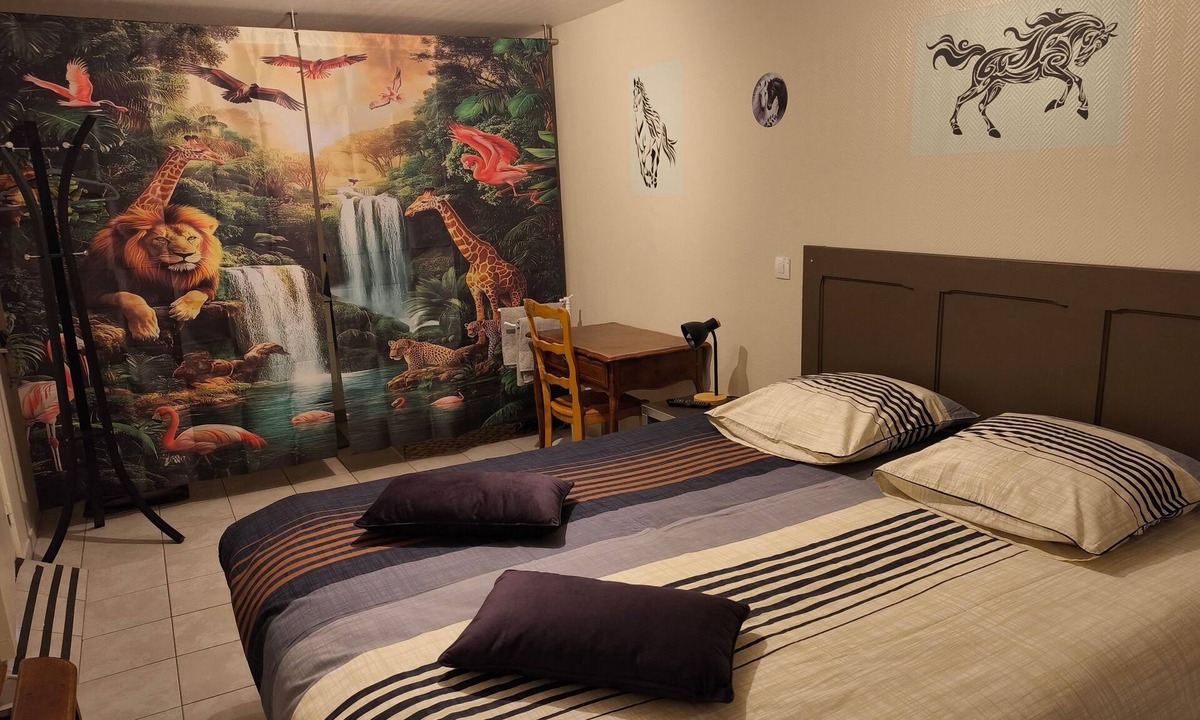 Chatillon-sur-Indre Bed & Breakfast | La Ferme Des Bigornes - Cheval Guest Room with Shared Terrace, Garden & Wi-Fi