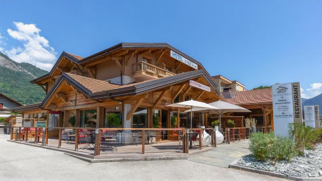 Thyez Hotel | La Ferme du Lac