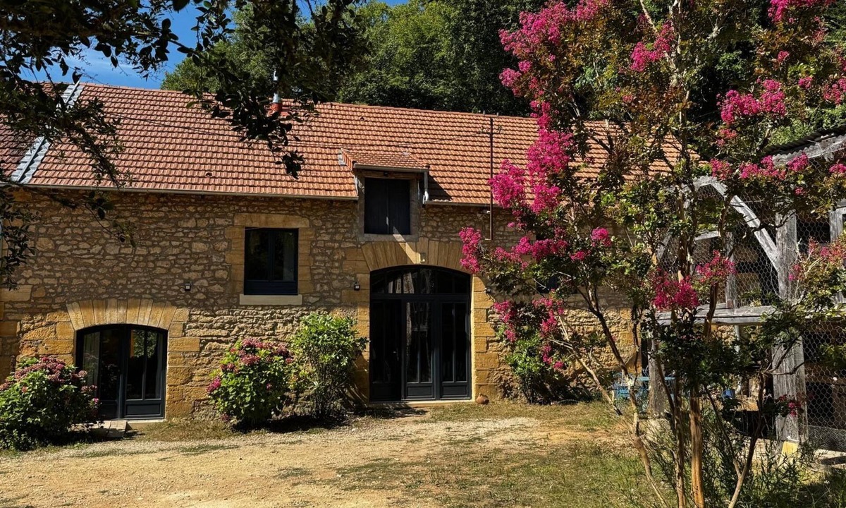 Saint-Leon-sur-Vezere House | La ferme de Belcayre: gîte La GRANGE 90m2, 4 pers-2ch with swimming pool, river, 🐾