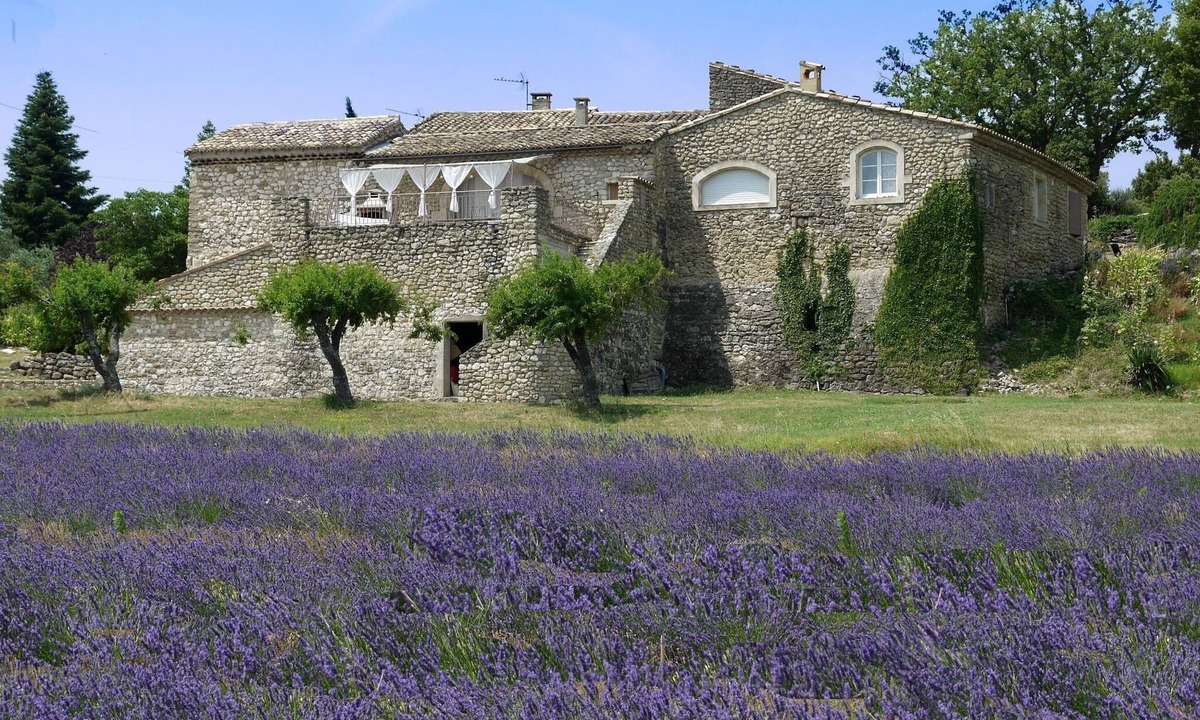 Reauville Bed & Breakfast | La Ferme les Eybrachas