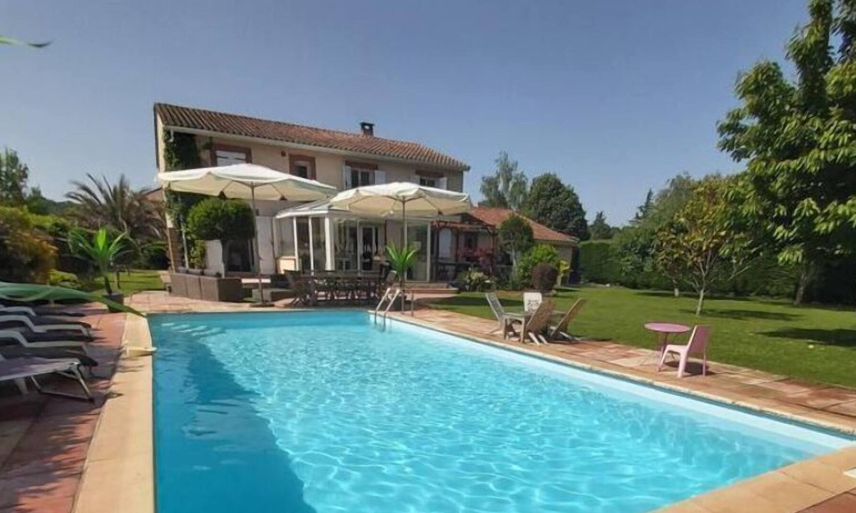 Sainte-Foy-d'Aigrefeuille Villa | La Figueraie Villa au Bord D'un lac