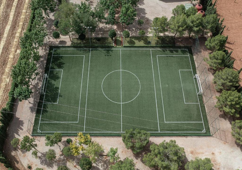 Mota del Cuervo Villa | La Finca de Tomás - 5 Estrellas - Fútbol 7, Piscina Cubierta & Pádel