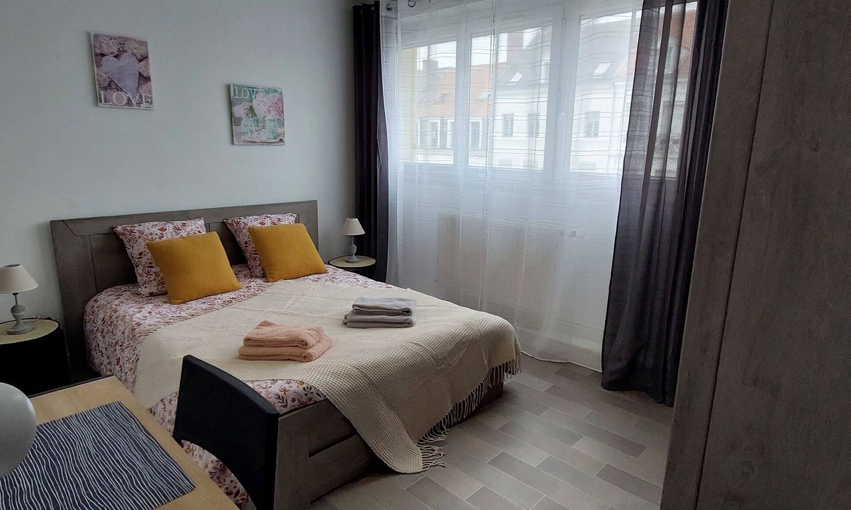 Brequerecque Apartment | "La Fleur d'Opale", 2 bedrooms, sleeps 4, 5-minute walk from station, 15-minute walk from Nausicaa