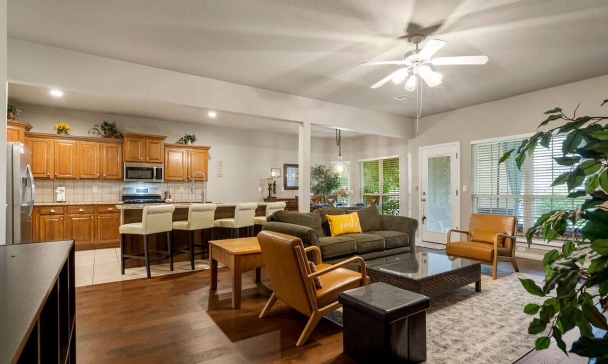 Jenks House | La Fleur Jenks | 5BR Near Tulsa & Tanger Outlets