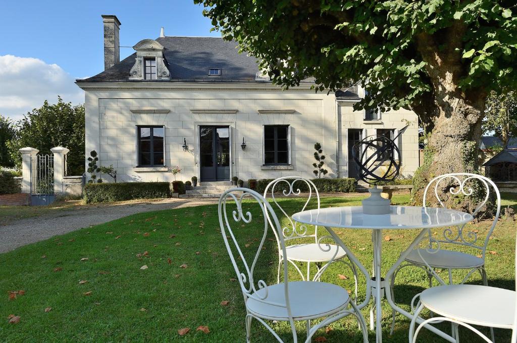 Saint-Julien-de-Chedon Bed & Breakfast | La Folie Saint Julien