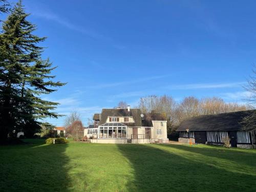 Beuzeville House | La Follette