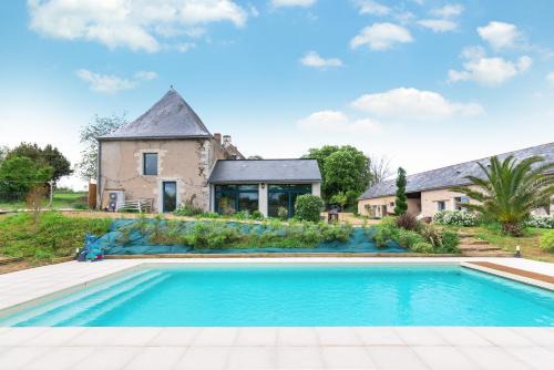 Maine-et-Loire House | la Fontaine du Mont