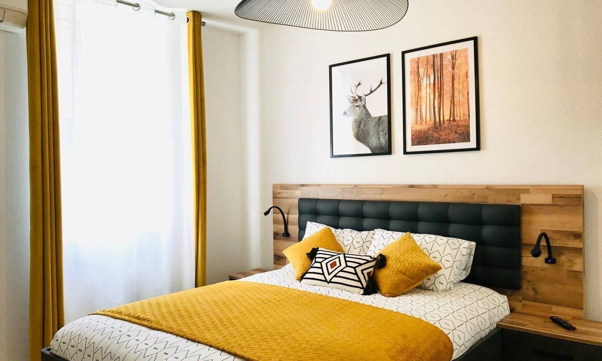 Montlucon Apartment | La Forêt Urbaine ~ Terrace ~ Air Conditioning