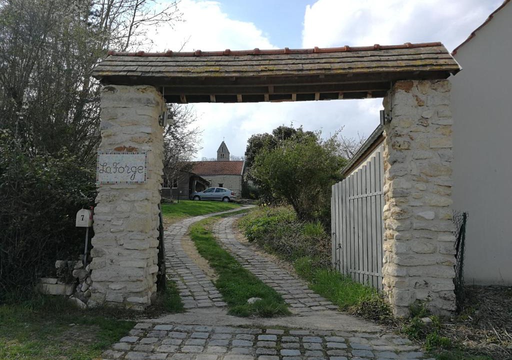 Arcis-le-Ponsart Bed & Breakfast | La Forge