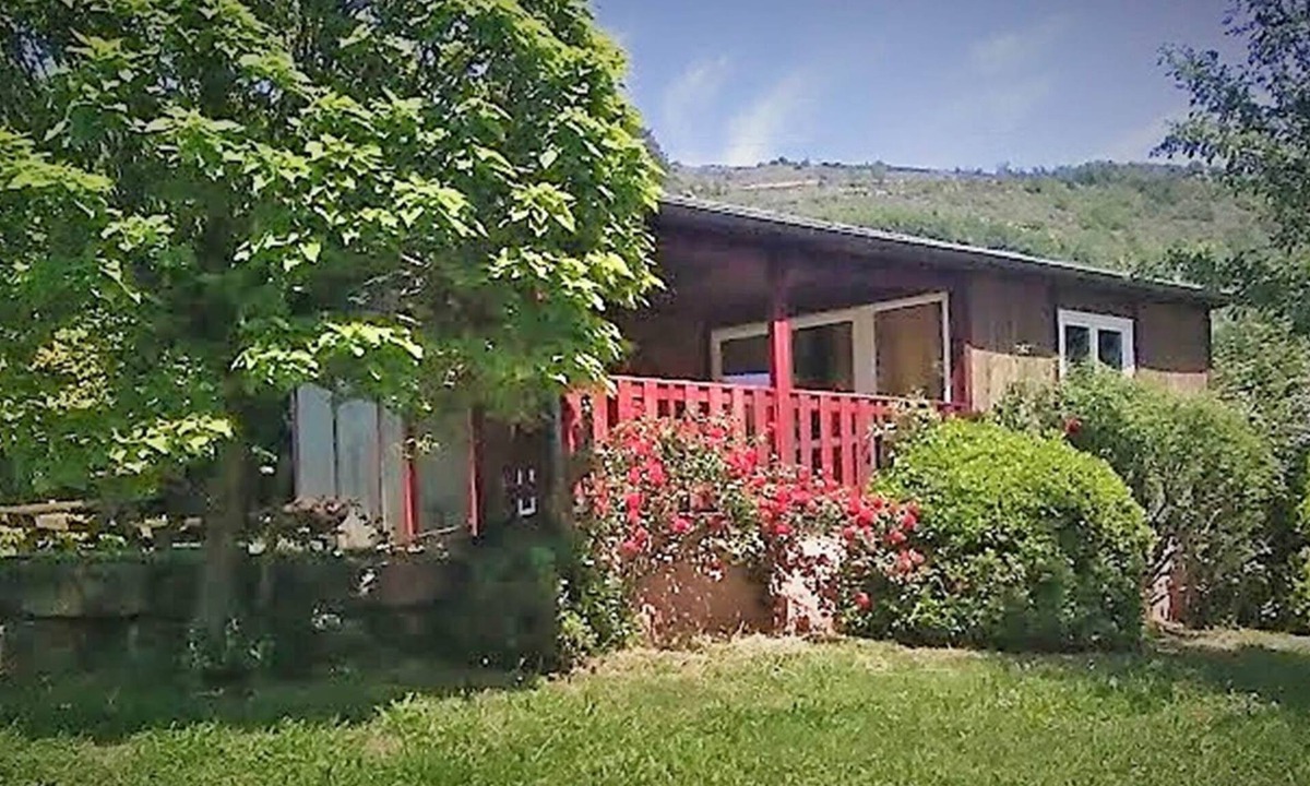Clairvaux-d'Aveyron Ski Chalet | La Frégière Chalet Carrière
