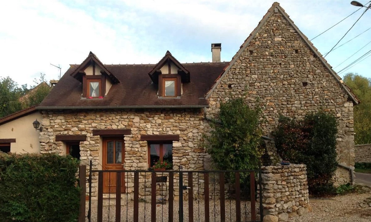 Saint-Etienne-sous-Bailleul House | La maisonnette-House-Traditional-Ensuite with Bath-Garden view