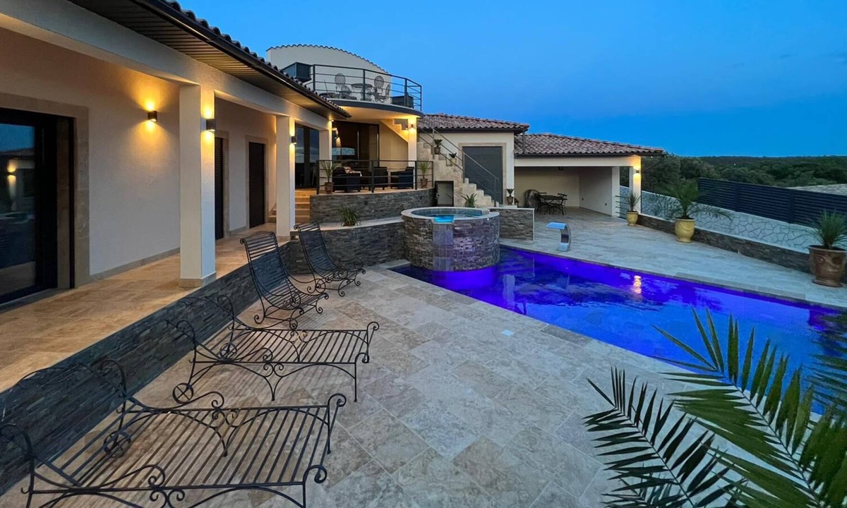 Saint-Hippolyte-de-Montaigu Villa | La Villa de Montaigu Proche D'uzes