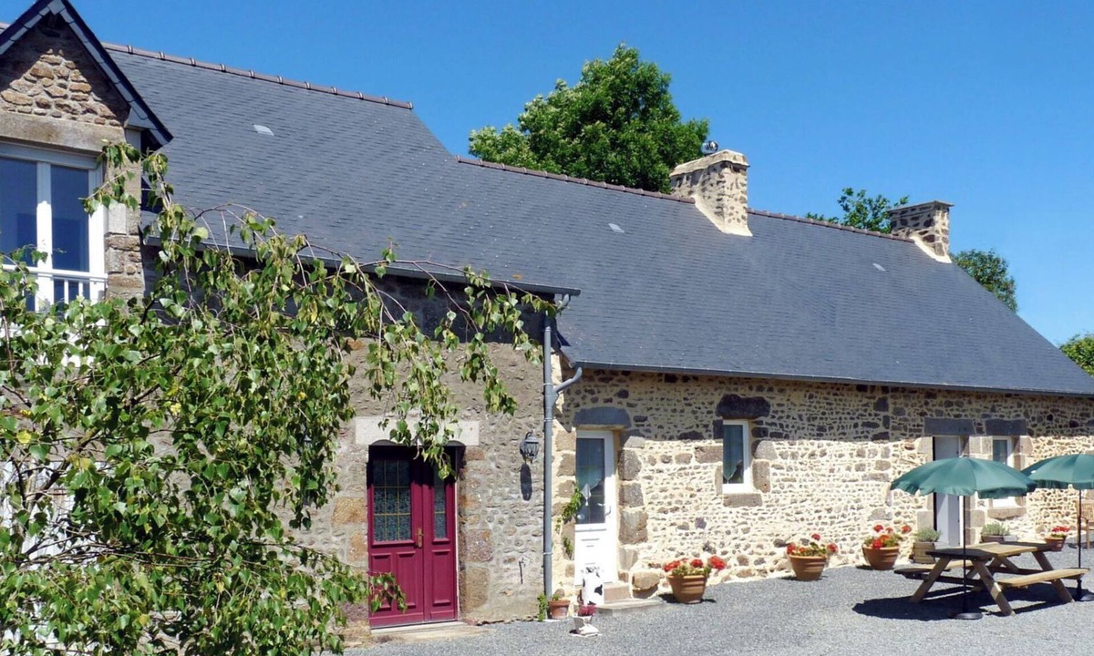 Saint-Thomas-de-Courceriers House | La Goupillère, with extensive grounds in a tranquil and secluded setting