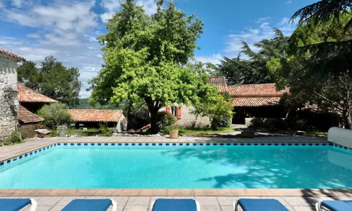Sainte-Colombe-de-Villeneuve House | Large house with swimming pool and green park
