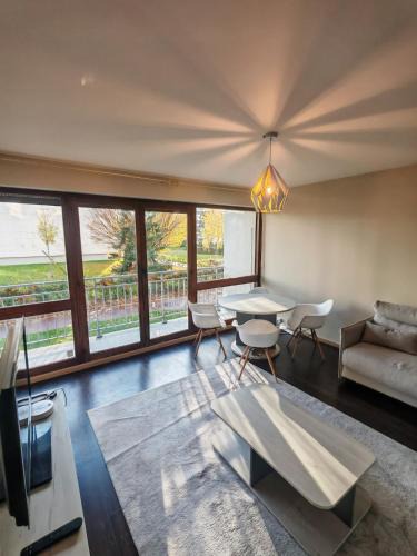 Velizy-Villacoublay Apartment | La Fresque