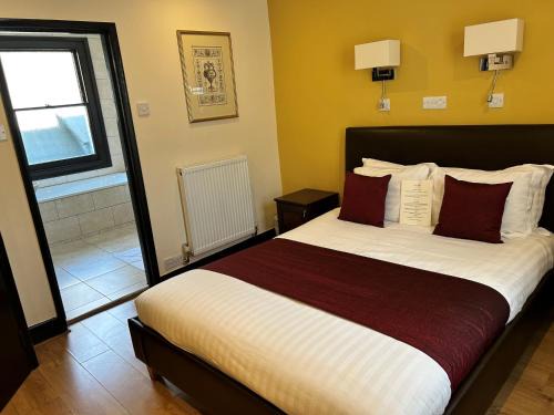 Hampstead House | La Gaffe - Bed and Breakfast