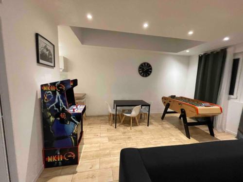 Chateaudun-Bannier Apartment | La Game Room Centre ville 6 personnes