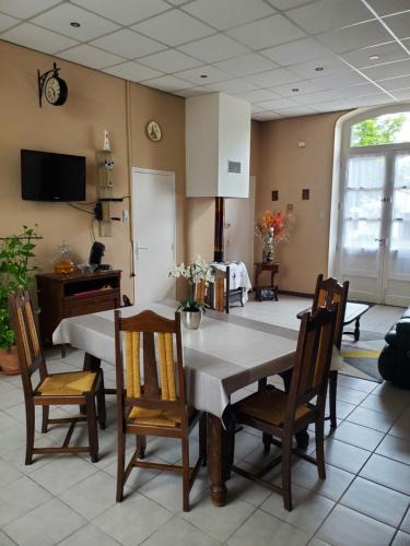 Gourdon Apartment | la gare st clair