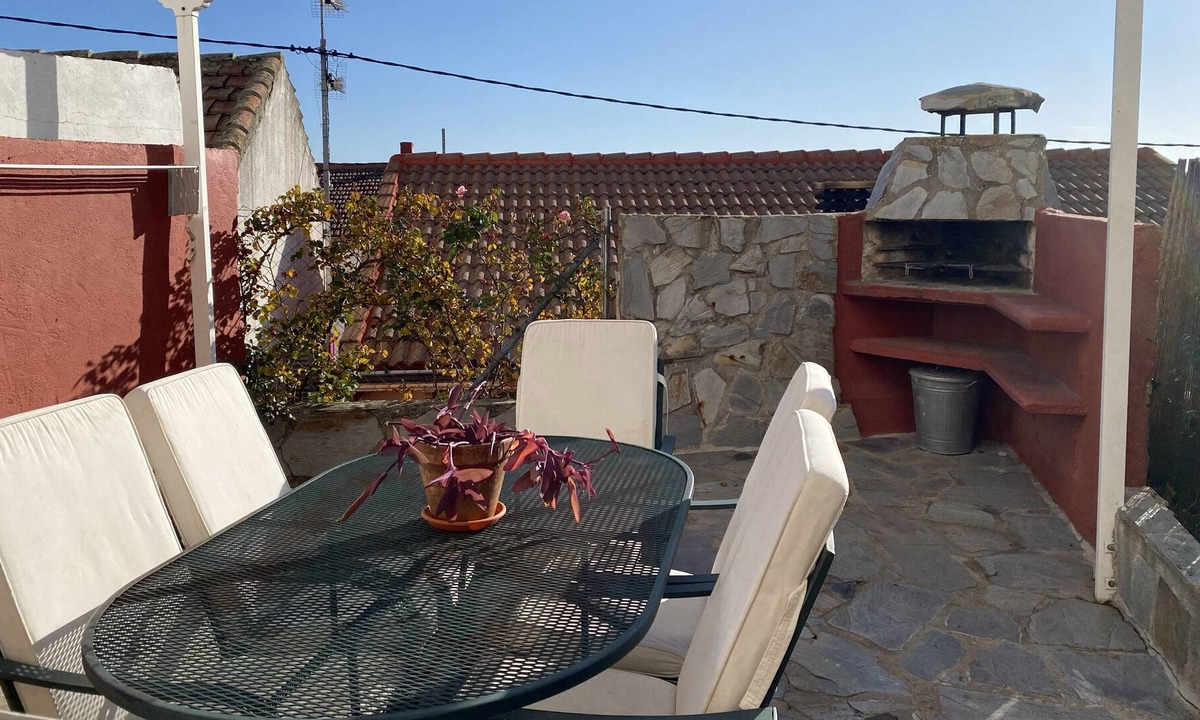 Miraflores de la Sierra Cottage | La Gatera holiday home