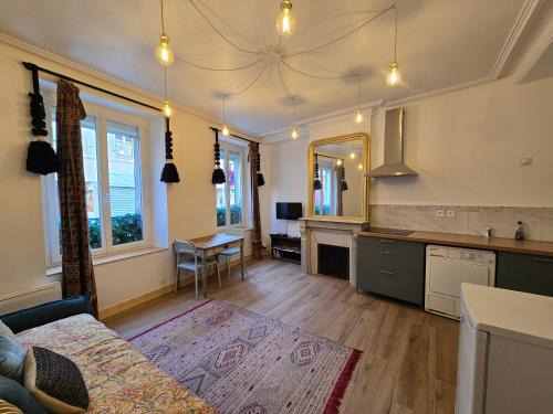 Coulommiers Apartment | La Glycine