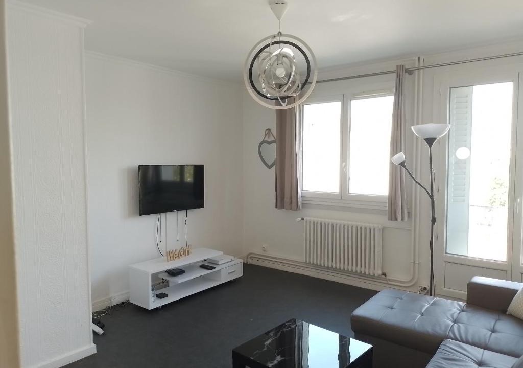 Vaulx En Velin Village Apartment | La Grâce