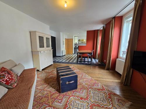 Coulommiers Apartment | La Grande Glycine