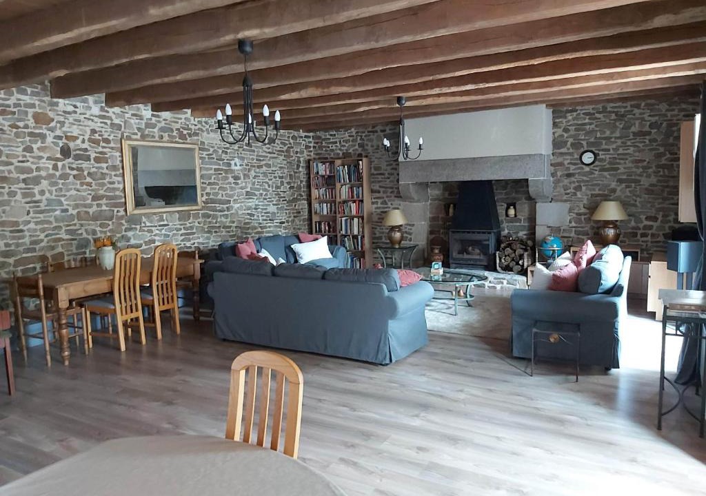 Les Champs-Geraux House | La Grande Maison - Les Gîtes de la Lohuas