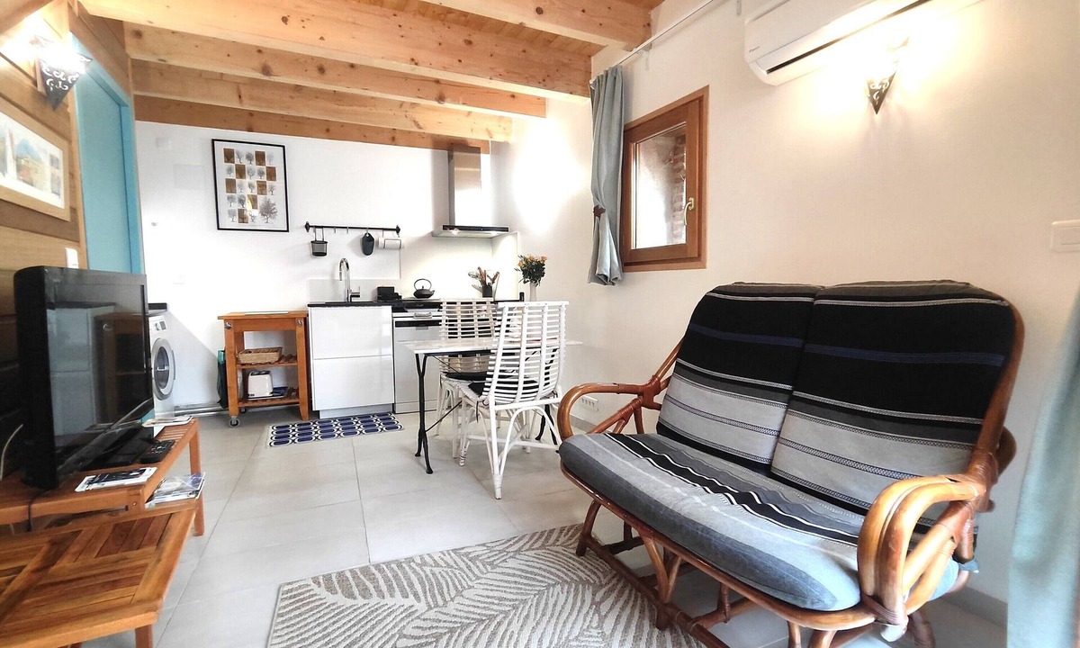 Laroque-des-Alberes Cottage | La Grange aux Hirondelles, cottage for 2 near Collioure and Argelès-sur-Mer