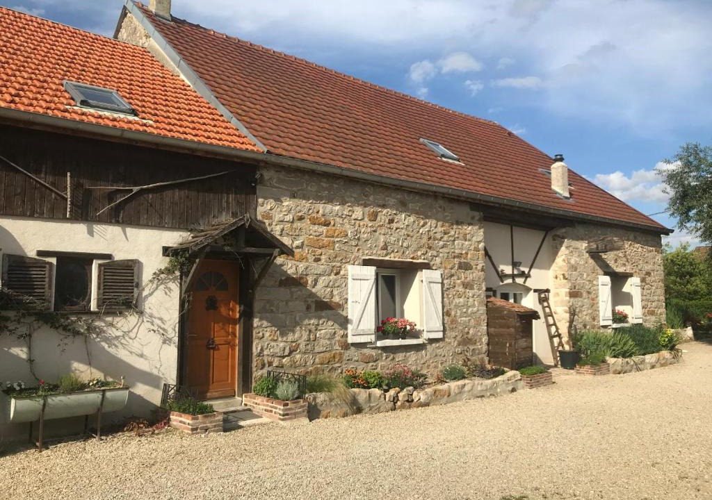 Rigny-la-Nonneuse House | La Grange Aux Fleurs