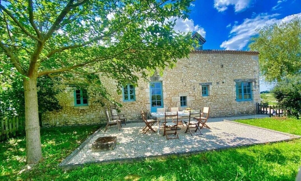 Conne-de-Labarde Cottage | La Grange aux Oiseaux" charming gîte