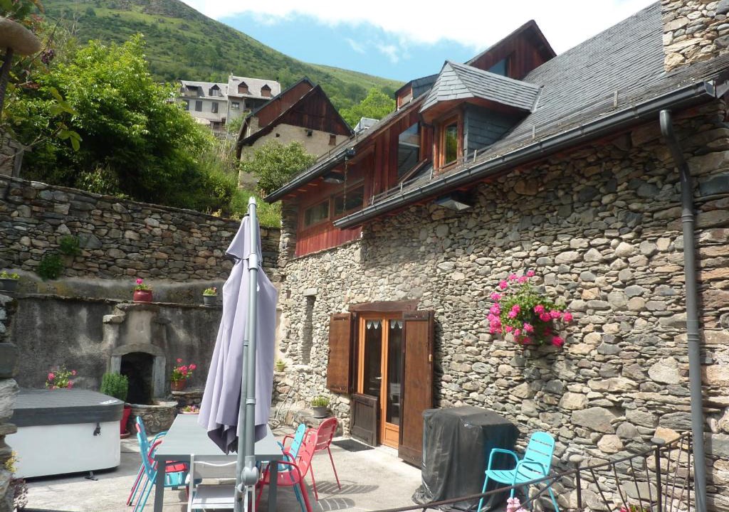 Saint-Aventin House | la grange avec spa