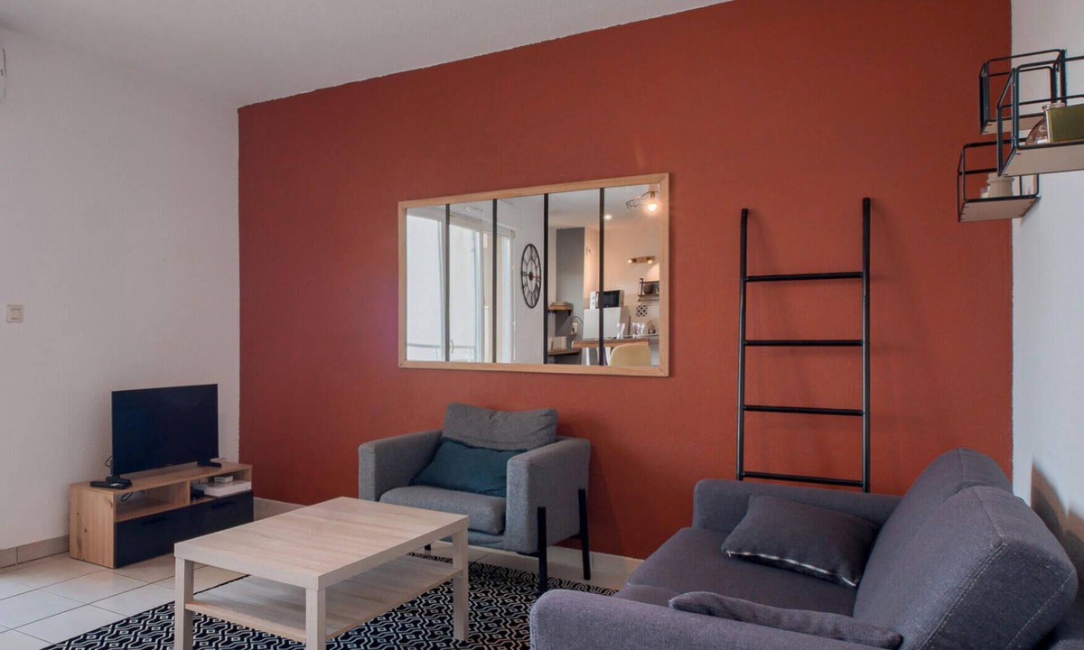 Laval Apartment | La Grange - Centre - Parking - Confort