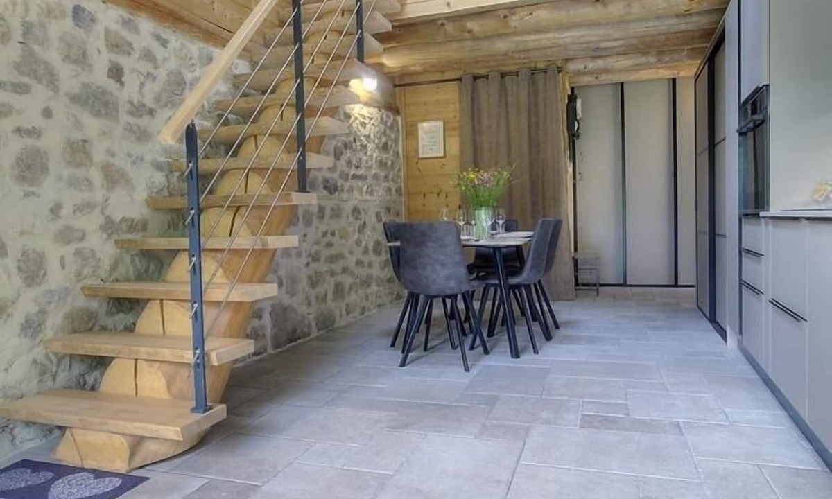 Chezery Forens House | La Grange de la Crête Beudron