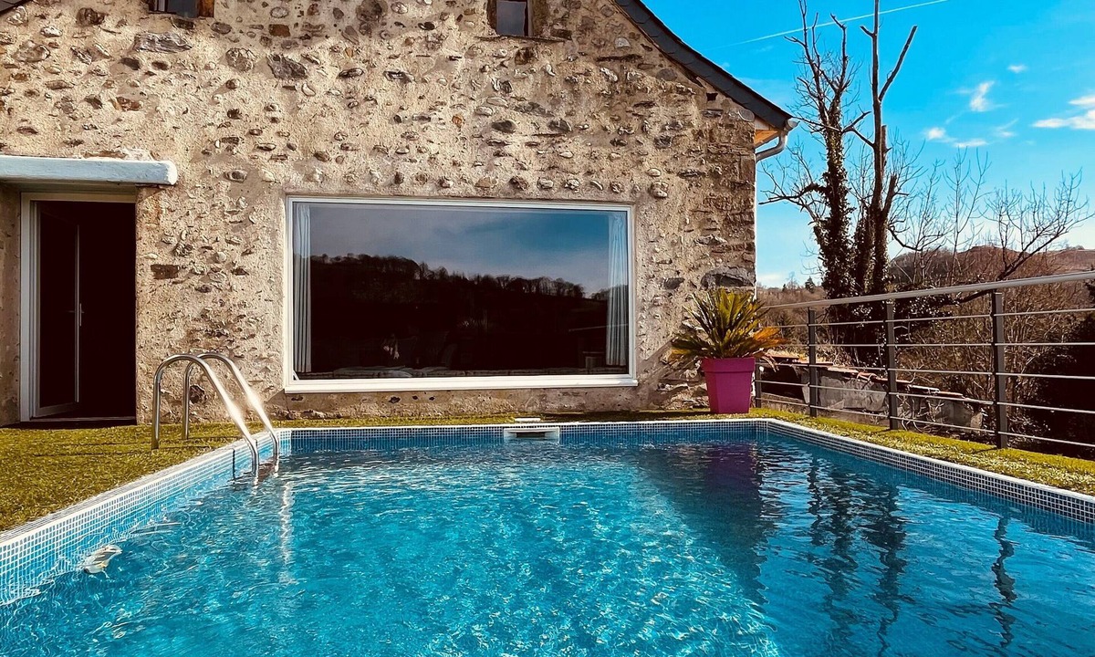 Lourdes House | La Grange des Pyrénées with heated pool and jacuzzi