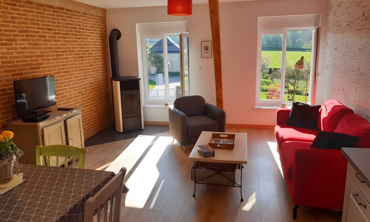 Neuville-lez-Beaulieu House | La Grange Aux Oiseaux Guest Rooms