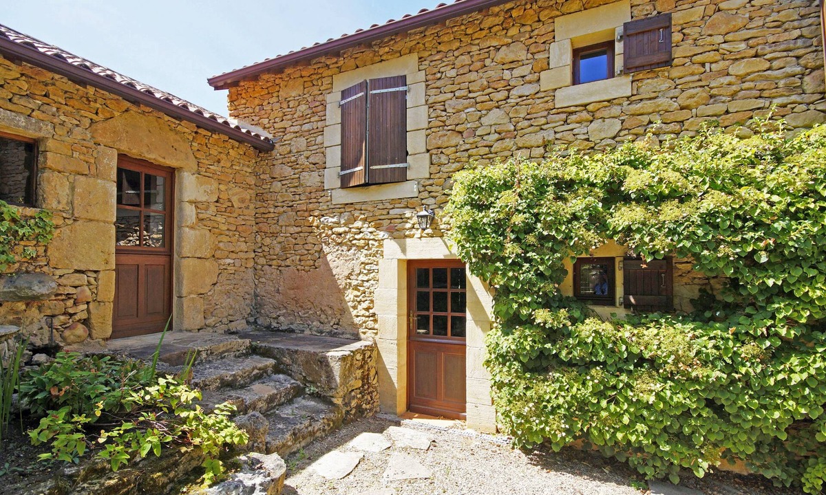 Larzac Apartment | La Grange - sleeps 6 guests in 3 bedrooms