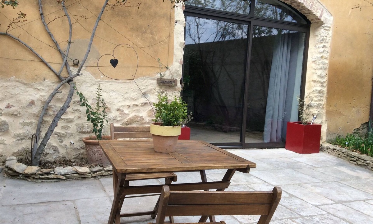 Jonquieres House | "La Grange" studio charm and tranquility in mas, countryside.