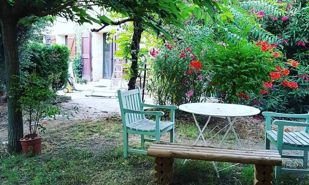 Villeveyrac Apartment | La Grenadière T2 apartment 46m2, large private terrace,