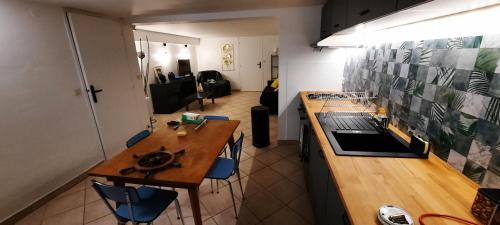 Villeveyrac Apartment | La Grenadieère