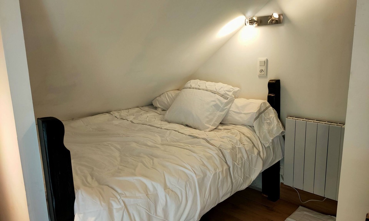 Loches Bed & Breakfast | LA Grenetiere Chambre Pour une Personne Avec Balcon