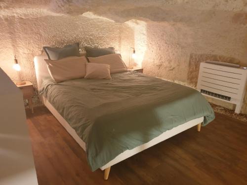 Cangey Apartment | La Grotte du Bonheur